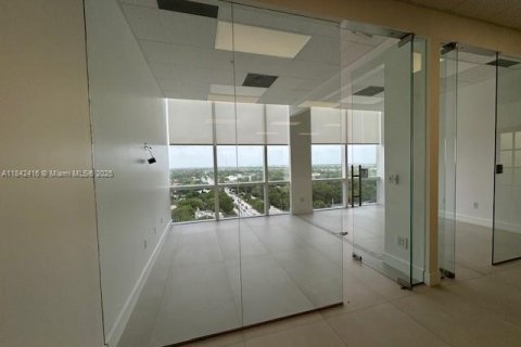 Commercial property in Aventura, Florida № 1836781 - photo 20