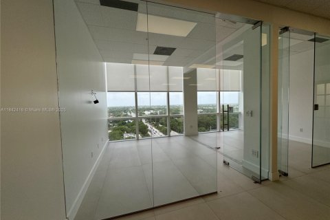 Commercial property in Aventura, Florida № 1836781 - photo 17