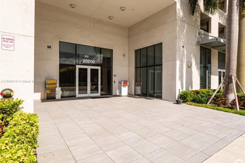 Commercial property in Aventura, Florida № 1836781 - photo 8