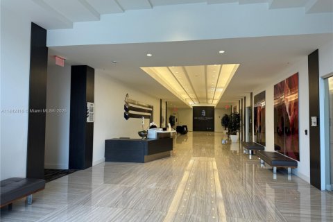 Commercial property in Aventura, Florida № 1836781 - photo 5