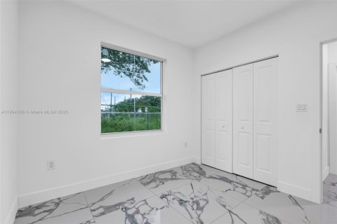 Touwnhouse à louer à Miami, Floride: 4 chambres, 152.73 m2 № 1966265 - photo 18