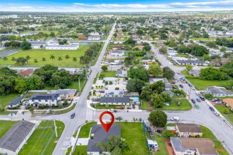 Touwnhouse à louer à Miami, Floride: 4 chambres, 152.73 m2 № 1966265 - photo 8