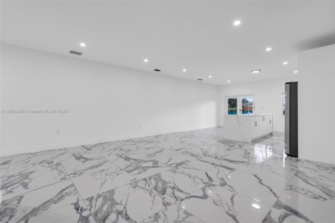 Touwnhouse à louer à Miami, Floride: 4 chambres, 152.73 m2 № 1966265 - photo 13