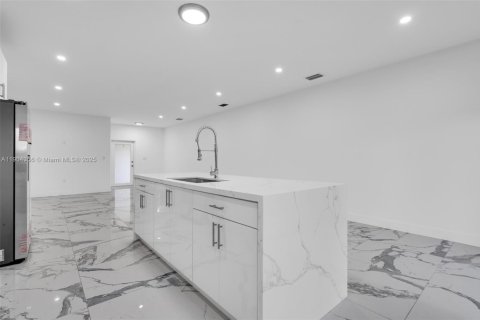 Touwnhouse à louer à Miami, Floride: 4 chambres, 152.73 m2 № 1966265 - photo 15