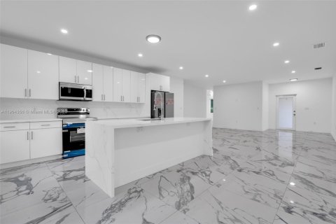 Touwnhouse à louer à Miami, Floride: 4 chambres, 152.73 m2 № 1966265 - photo 14