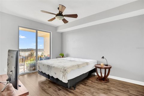 Condo in Orlando, Florida, 3 bedrooms  № 2198599 - photo 15