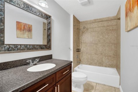Condo in Orlando, Florida, 3 bedrooms  № 2198599 - photo 13