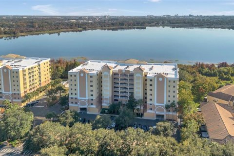 Condo in Orlando, Florida, 3 bedrooms  № 2198599 - photo 2