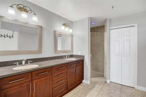 Condo in Orlando, Florida, 3 bedrooms  № 2198599 - photo 18