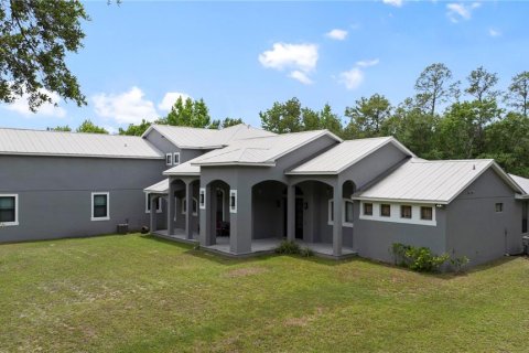 House in Orlando, Florida 4 bedrooms, 508.64 sq.m. № 2213467