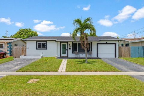 Casa en venta en Sunrise, Florida, 3 dormitorios, 123.56 m2 № 1850438 - foto 1