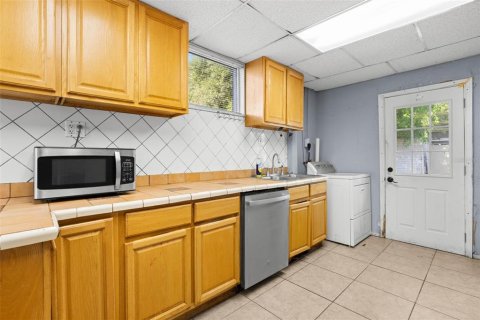 House in Tampa, Florida 3 bedrooms, 119.01 sq.m. № 2114844 - photo 8