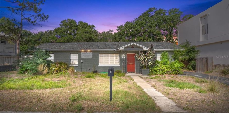 House in Tampa, Florida 3 bedrooms, 119.01 sq.m. № 2114844