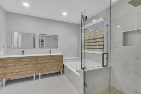 House in Weston, Florida 5 bedrooms, 273.23 sq.m. № 2086687 - photo 24