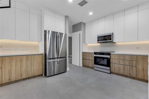 House in Weston, Florida 5 bedrooms, 273.23 sq.m. № 2086687 - photo 9