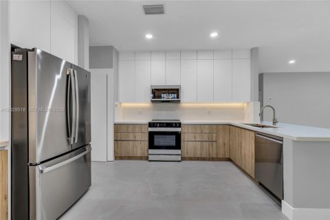 House in Weston, Florida 5 bedrooms, 273.23 sq.m. № 2086687 - photo 8