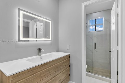 House in Weston, Florida 5 bedrooms, 273.23 sq.m. № 2086687 - photo 22