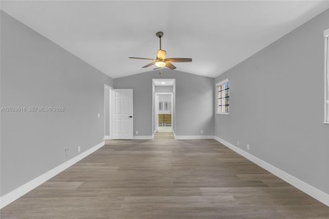 House in Weston, Florida 5 bedrooms, 273.23 sq.m. № 2086687 - photo 28