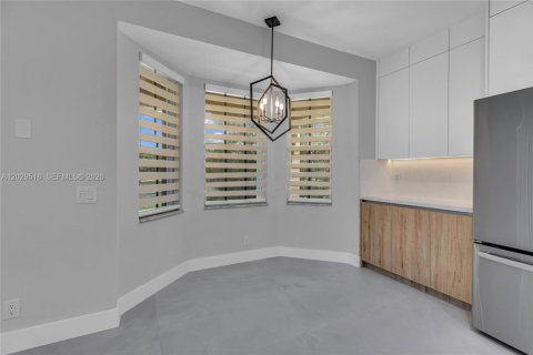 House in Weston, Florida 5 bedrooms, 273.23 sq.m. № 2086687 - photo 6