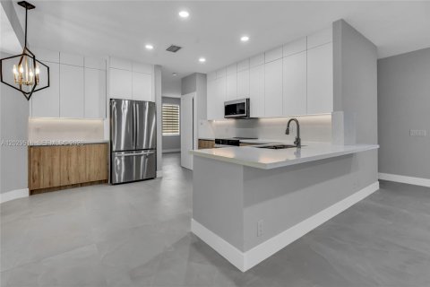 House in Weston, Florida 5 bedrooms, 273.23 sq.m. № 2086687 - photo 10