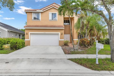 House in Weston, Florida 5 bedrooms, 273.23 sq.m. № 2086687