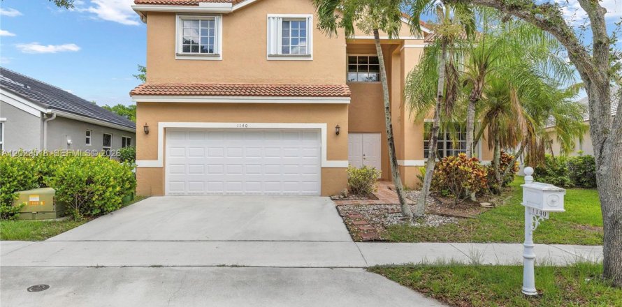 House in Weston, Florida 5 bedrooms, 273.23 sq.m. № 2086687