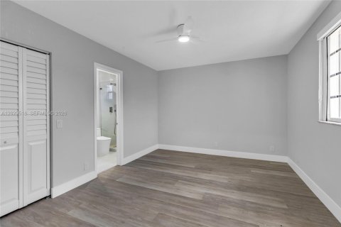 House in Weston, Florida 5 bedrooms, 273.23 sq.m. № 2086687 - photo 17