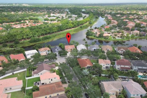 House in Weston, Florida 5 bedrooms, 273.23 sq.m. № 2086687 - photo 2