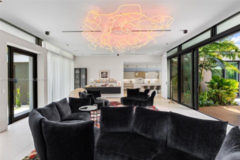 Villa ou maison à vendre à Pinecrest, Floride: 7 chambres, 476.22 m2 № 1922985 - photo 19