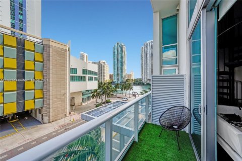 Condo in Miami, Florida, 1 bedroom  № 1874517 - photo 17
