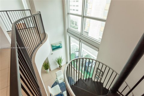 Condo in Miami, Florida, 1 bedroom  № 1874517 - photo 2