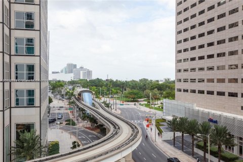Condo in Miami, Florida, 1 bedroom  № 1874517 - photo 16