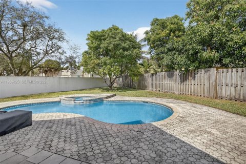 House in Sunrise, Florida 3 bedrooms, 161.19 sq.m. № 2031156 - photo 28