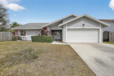 House in Sunrise, Florida 3 bedrooms, 161.19 sq.m. № 2031156