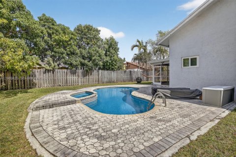 House in Sunrise, Florida 3 bedrooms, 161.19 sq.m. № 2031156 - photo 21