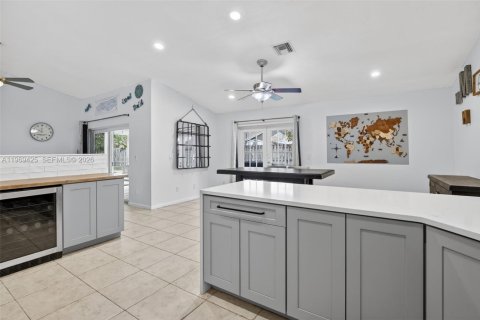 House in Sunrise, Florida 3 bedrooms, 161.19 sq.m. № 2031156 - photo 7