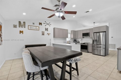 House in Sunrise, Florida 3 bedrooms, 161.19 sq.m. № 2031156 - photo 6