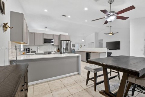 House in Sunrise, Florida 3 bedrooms, 161.19 sq.m. № 2031156 - photo 14