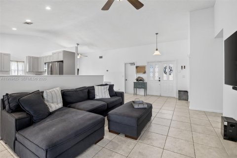 House in Sunrise, Florida 3 bedrooms, 161.19 sq.m. № 2031156 - photo 10