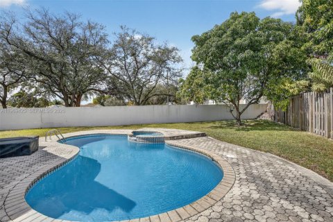 House in Sunrise, Florida 3 bedrooms, 161.19 sq.m. № 2031156 - photo 25