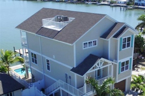 Villa ou maison à vendre à Indian Rocks Beach, Floride: 4 chambres, 282.61 m2 № 1719121 - photo 1