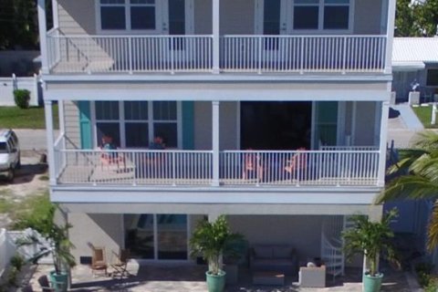 Villa ou maison à vendre à Indian Rocks Beach, Floride: 4 chambres, 282.61 m2 № 1719121 - photo 3