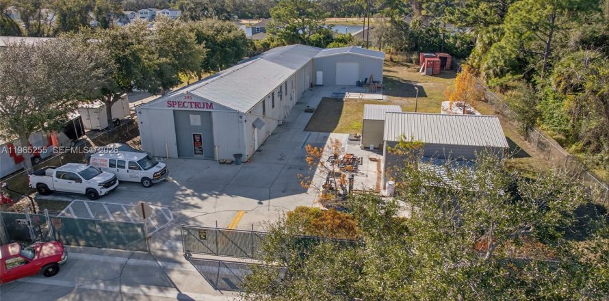 Immobilier commercial à Cocoa, Floride № 2081187
