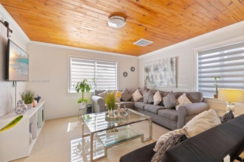 Villa ou maison à vendre à Miami, Floride: 4 chambres, 223.99 m2 № 2018642 - photo 7