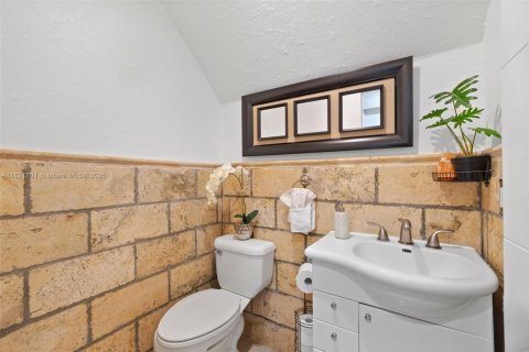 Villa ou maison à vendre à Miami, Floride: 4 chambres, 223.99 m2 № 2018642 - photo 14