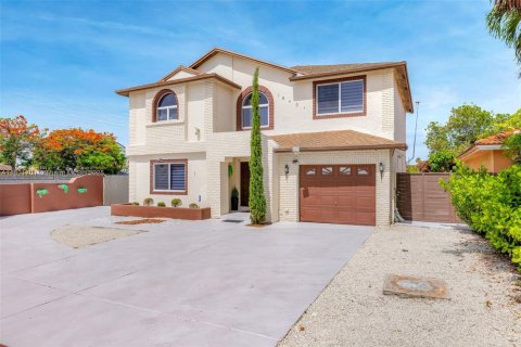Villa ou maison à Miami, Floride 4 chambres, 223.99 m2 № 2018642