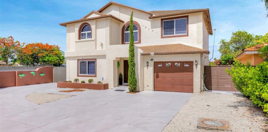 Villa ou maison à Miami, Floride 4 chambres, 223.99 m2 № 2018642