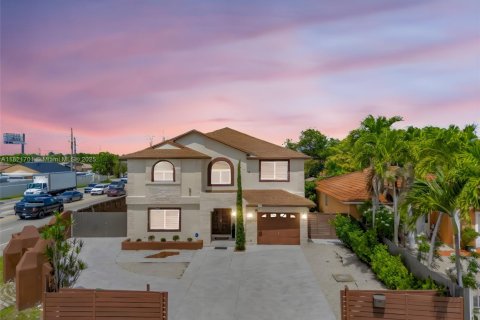 Villa ou maison à vendre à Miami, Floride: 4 chambres, 223.99 m2 № 2018642 - photo 3