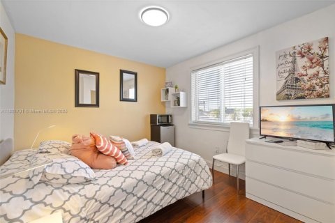 Villa ou maison à vendre à Miami, Floride: 4 chambres, 223.99 m2 № 2018642 - photo 22