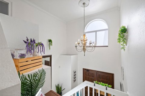 Villa ou maison à vendre à Miami, Floride: 4 chambres, 223.99 m2 № 2018642 - photo 17